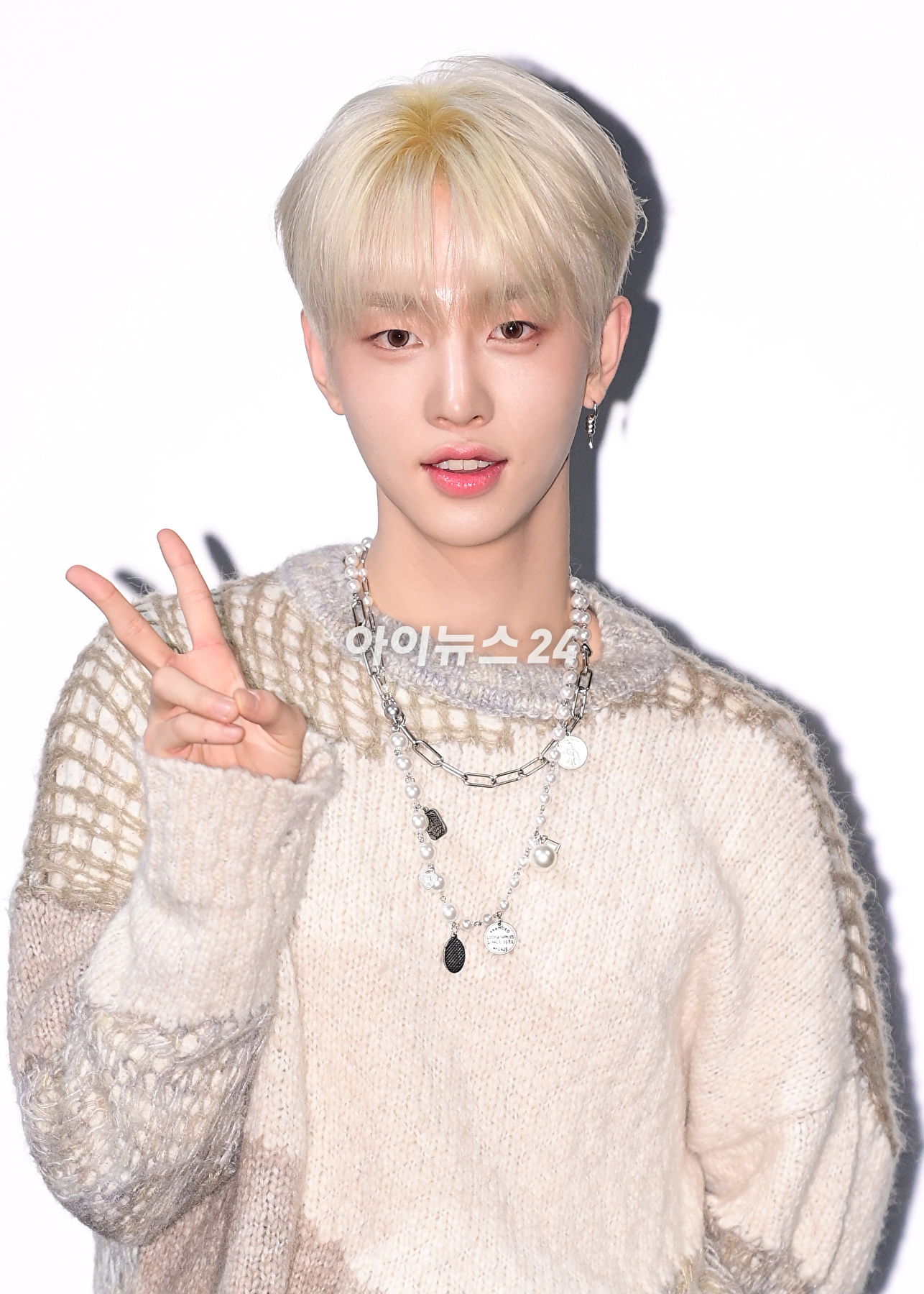 그룹 이협이 3일 오후 서울 용산구 용산 아이파크몰에서 열린 네 번째 싱글 '뷰티풀 메이즈(Beautiful MAZE)'를 발매 기념 기자간담회에 참석하고 있다. [사진=정소희 기자]