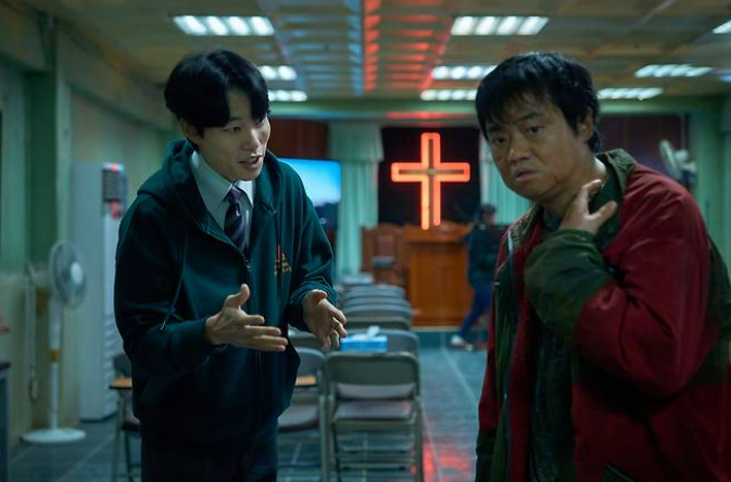 류준열, '계시록'에서 광기 어린 연기로 돌아오다!