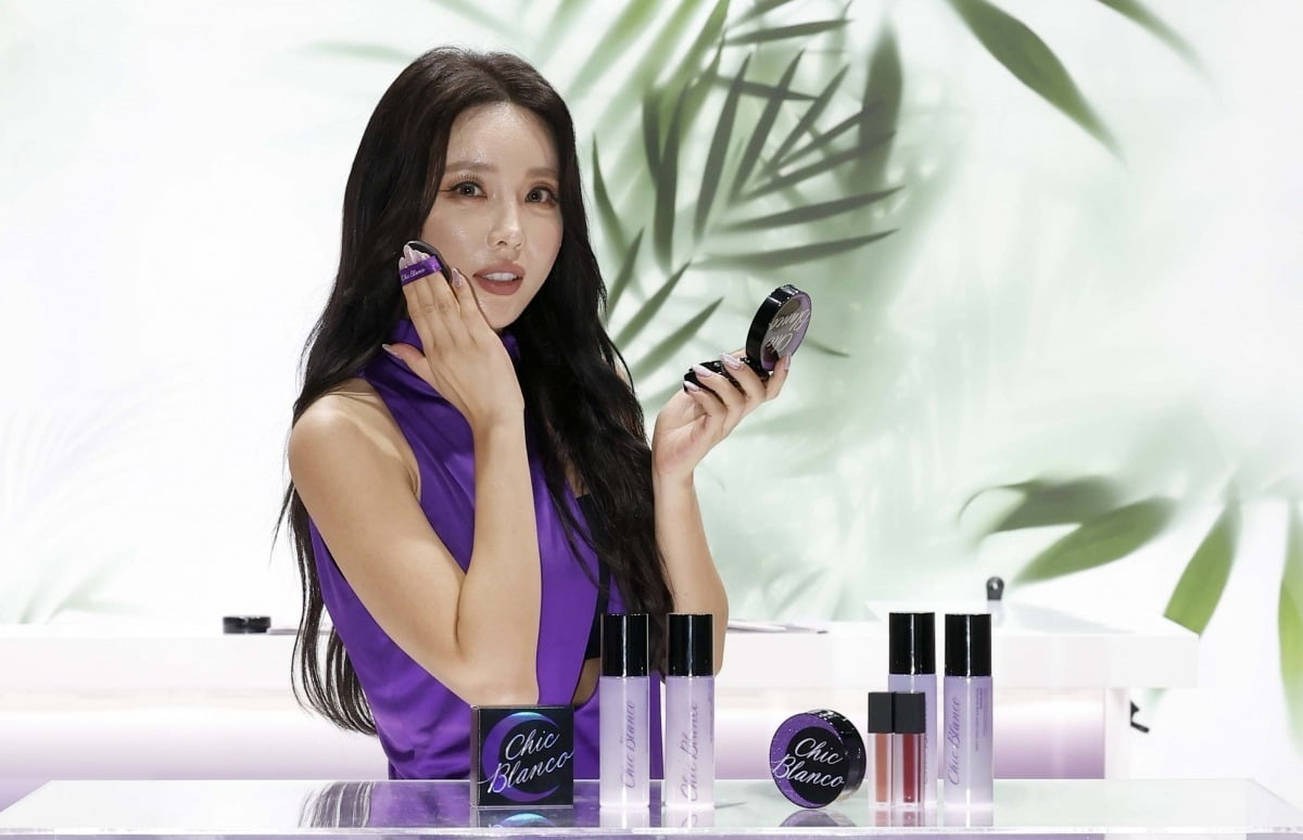 가수 홍진영이 운영하는 기업 아이엠포텐이 증시 입성을 노린다.