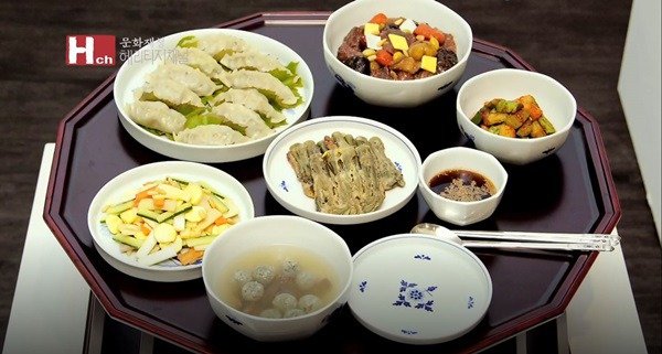 조선시대 식사문화, 조선 왕 수명, 궁중음식, 하루 8끼, 왕실 식단, 건강과 식습관, 과식의 위험성, 역사적 건강 문제, 궁궐 문화, 전통 식생활, 좌식 생활 건강, 역사 속 건강, 조선 왕들의 생활, 영조 건강관리, 고종 장수 비결, 궁중 보양식, 한국사 흥미로운 사실, 전통문화와 건강, 왕의 밥상, 식습관 비교
