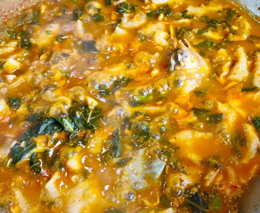 팔팔 끓고 있는 6시내고향 공주 매운탕