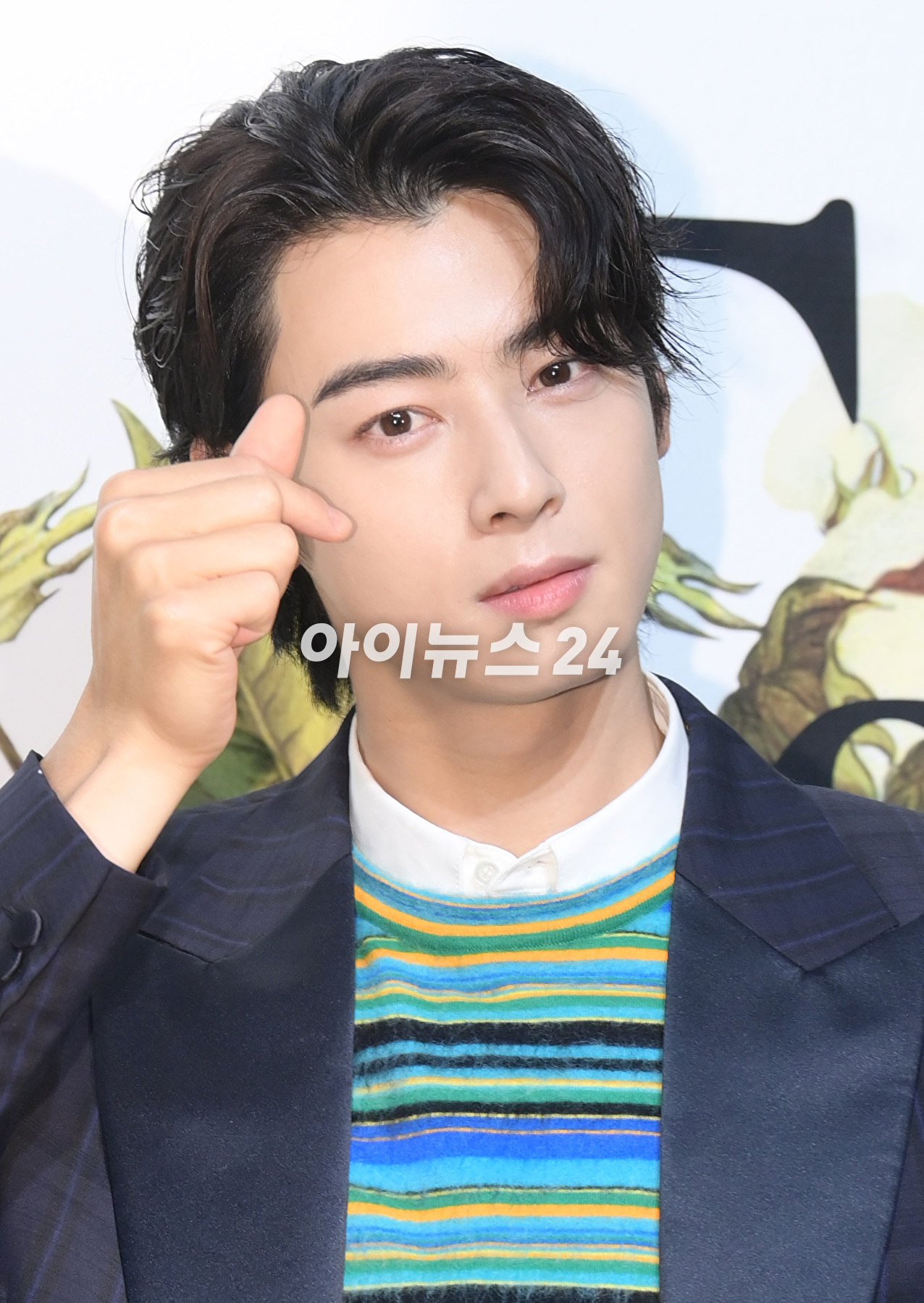 아스트로 차은우가 13일 오후 서울 성동구 성수동 한 스튜디오에서 열린 디올 맨즈 티얼즈 컬렉션 출시 팝업스토어 행사에 참석하고 있다. [사진=정소희 기자]