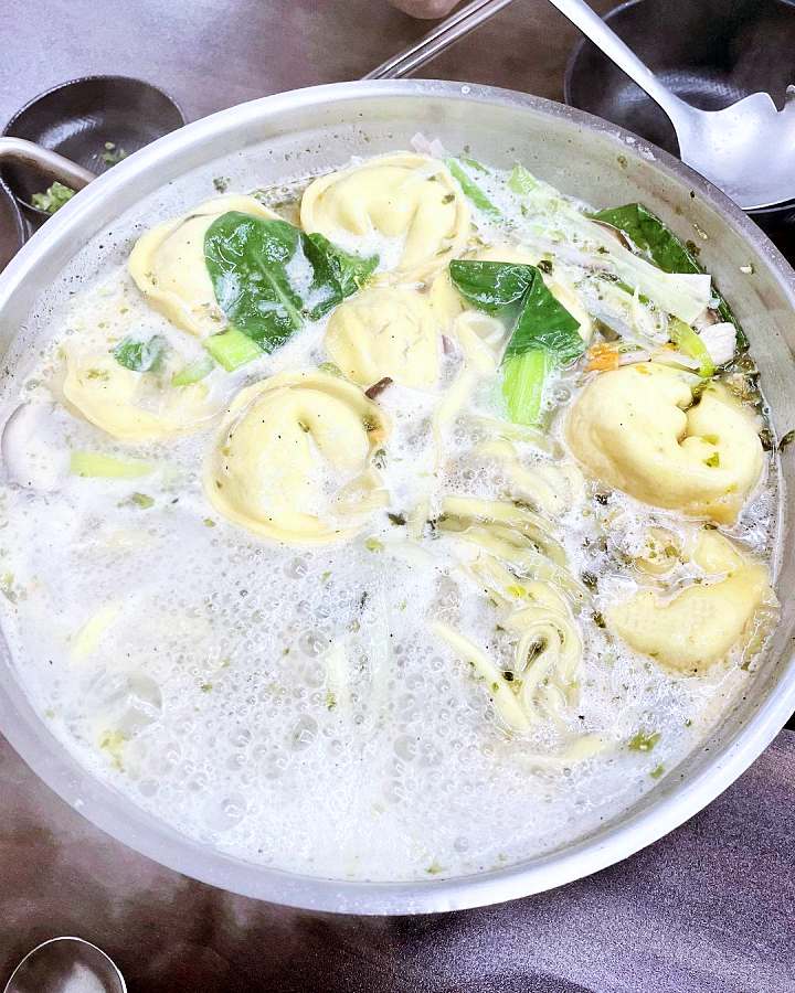 6시내고향 강원 철원 만두전골 만두소에 무우가 들어간 손만두 버섯전골 맛집 오늘 방송 추천