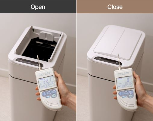 다룸 자동 센서 쓰레기통 악취테스트하는 사진