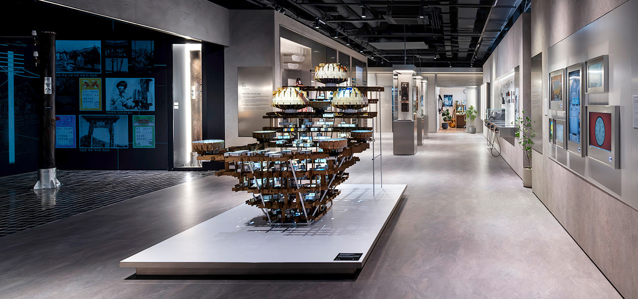 근대 통신의 시작을 담은 빛의 파사드