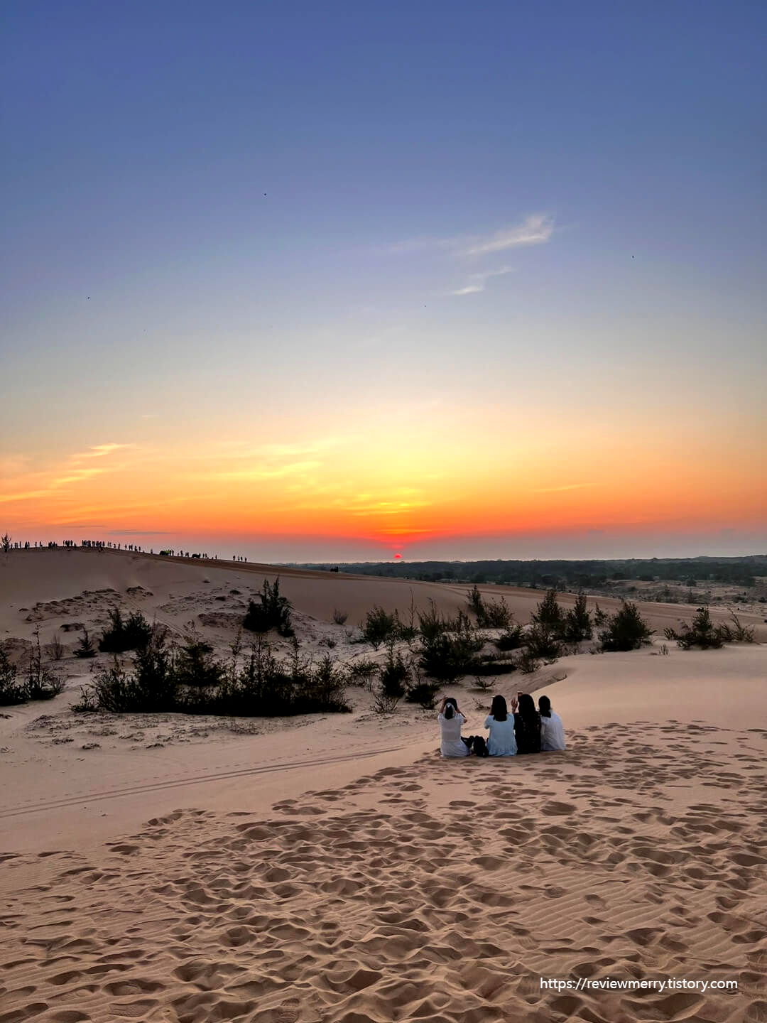 하얀 모래 사막 일출