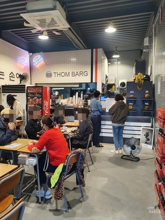 파주 운정 톰바그 매장 내부