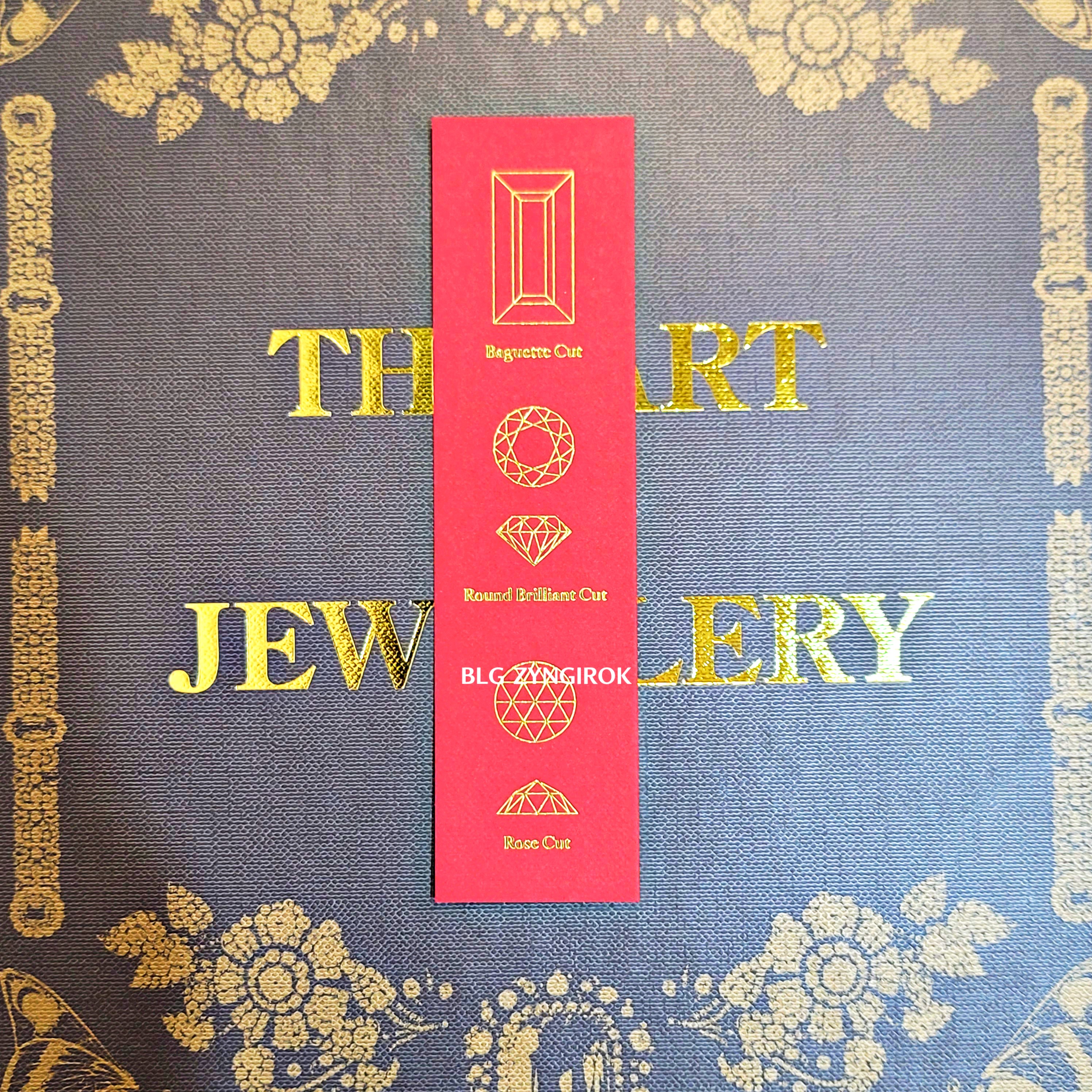 롯데타워 - 롯데뮤지엄 고혹의 보석 매혹의 시간 - 도록 모습이다.