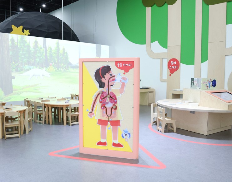 국립과천과학관 내부 우리 몸 전시 사진