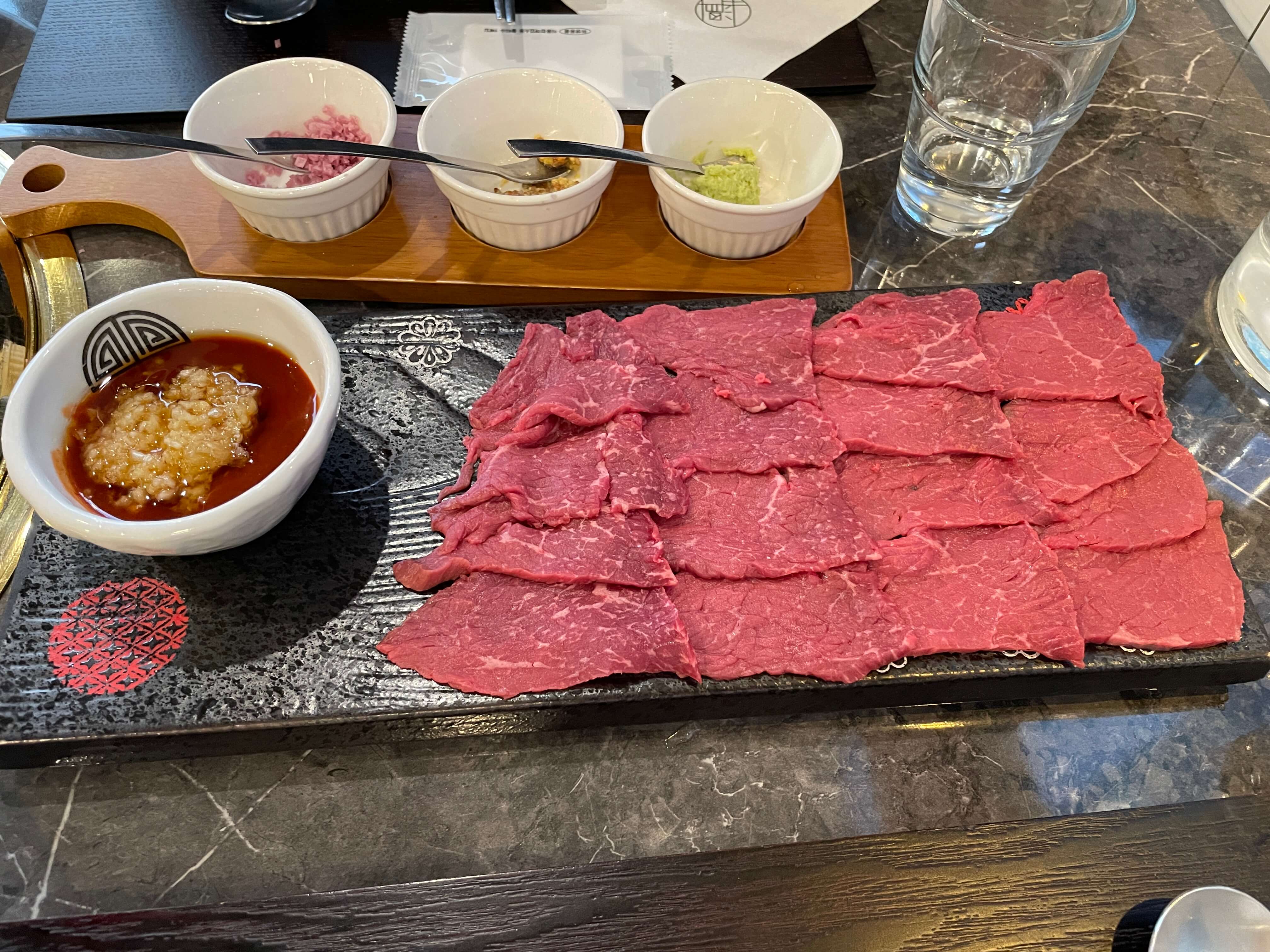 온비프-한우육사시미