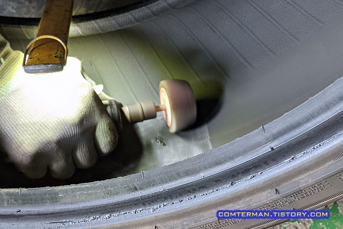 타이어 패치 수리 그라인더 작업