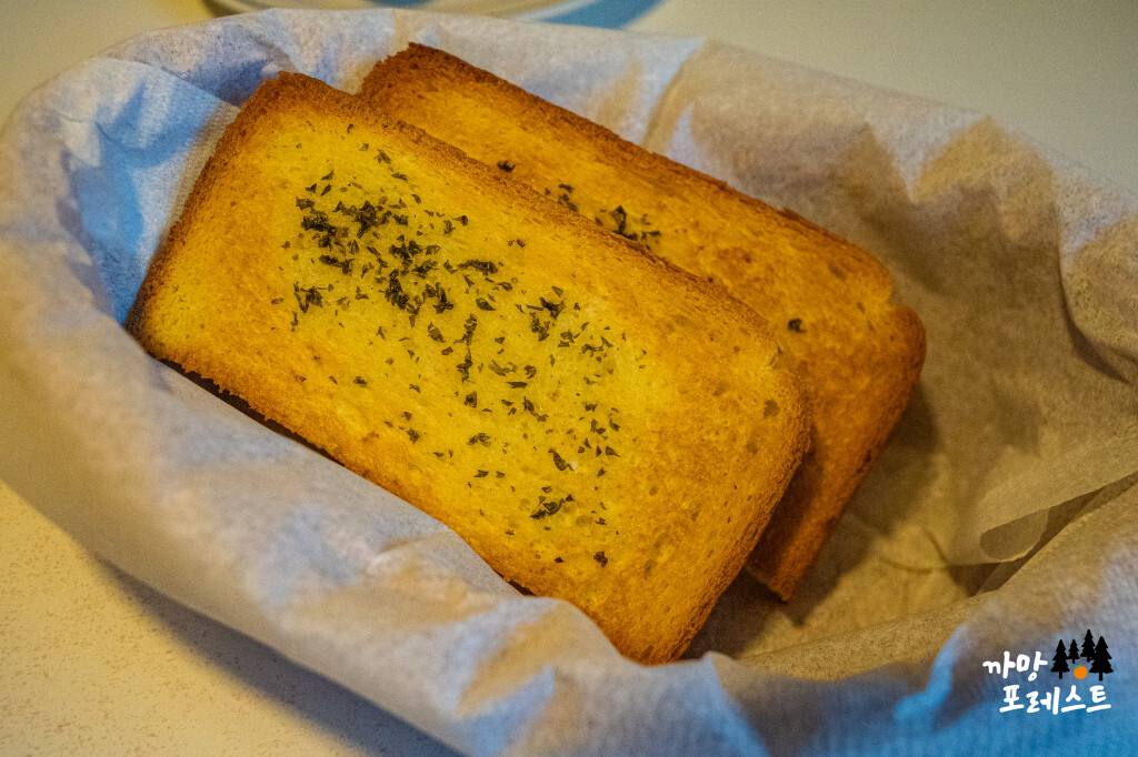 행궁동 운멜로 1호점 식전빵