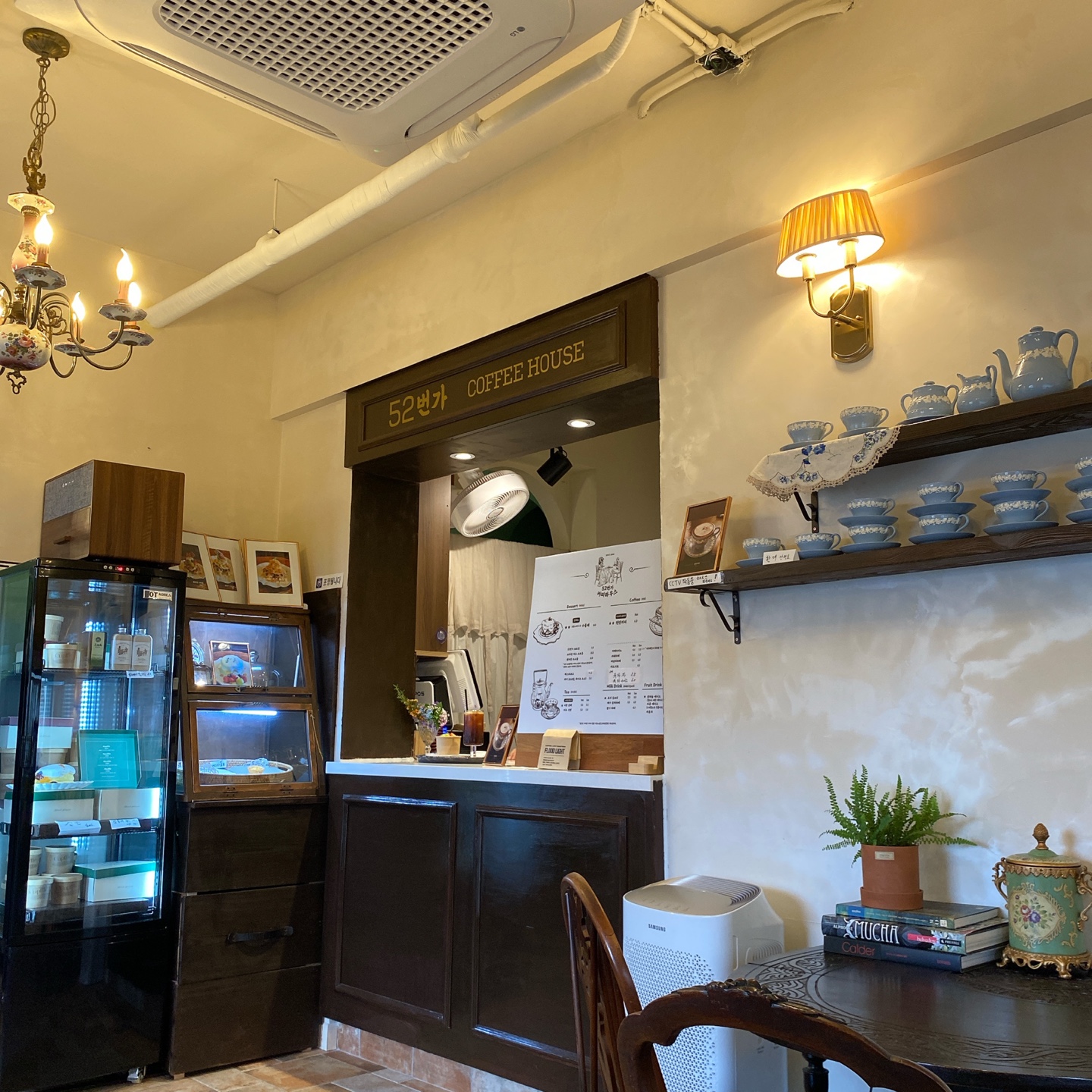 제주 삼성혈 도남 52번가 커피하우스 컵플레 케이크 런던크림커피 카페