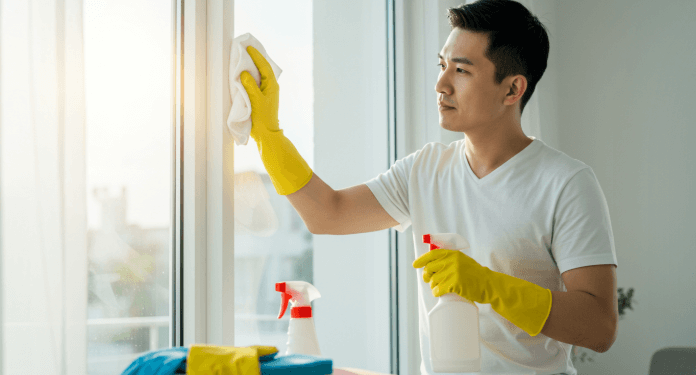 러브버그 퇴치법 청소하는 사람들