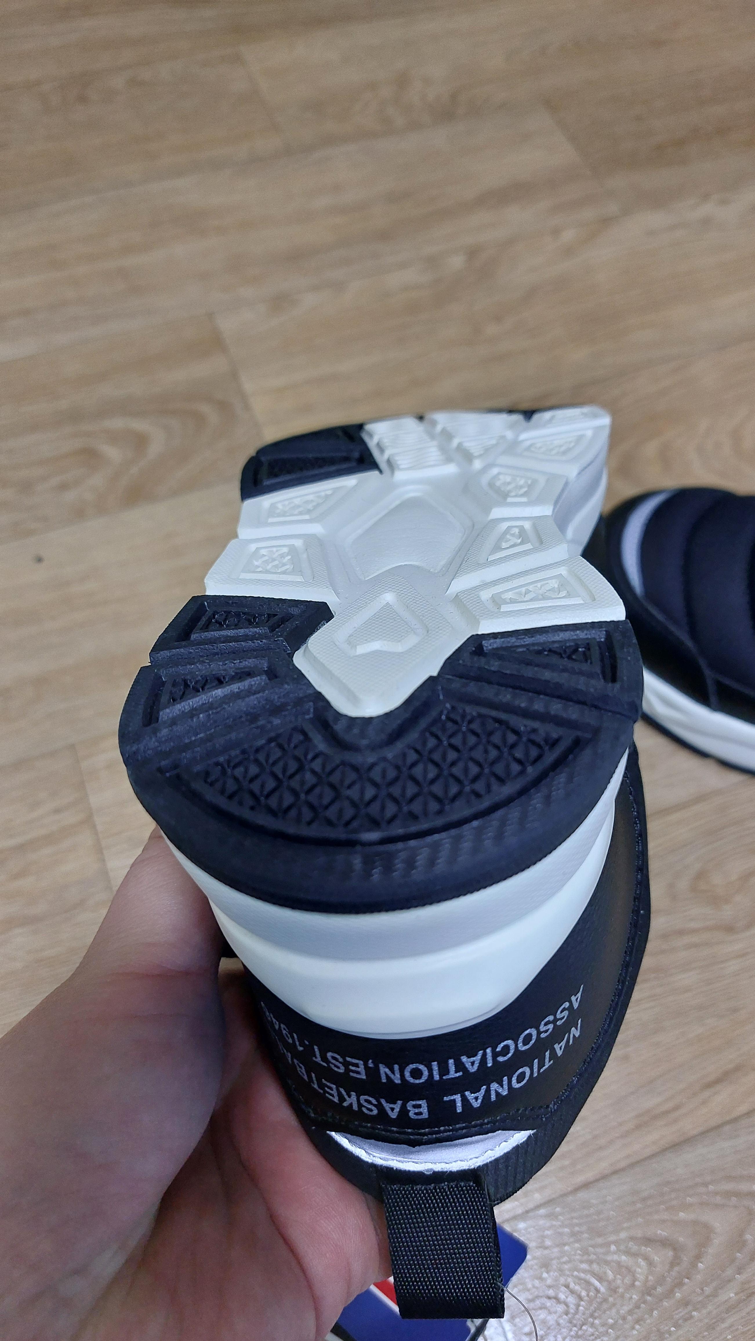 NBA키즈 방환화 로우 K235AS401P 바닥 사진