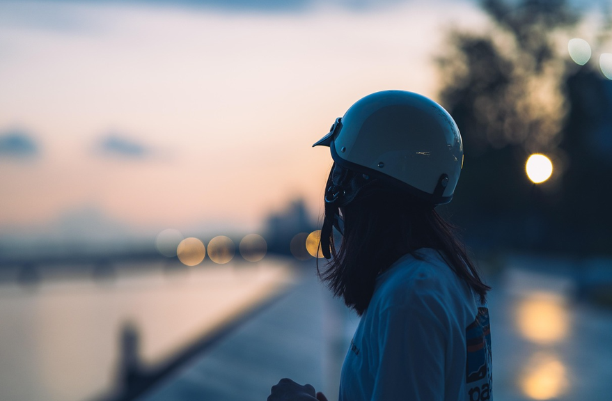 아침일찍 일어난 여성의 이미지