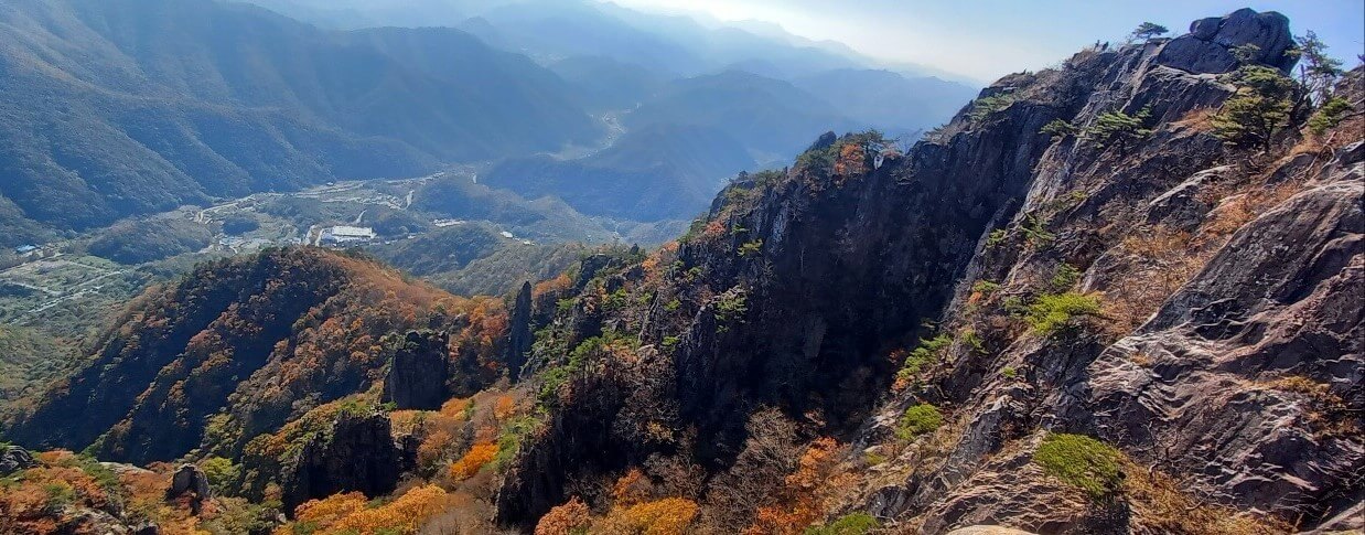 대둔산 능선에서 바라본 풍경의 모습