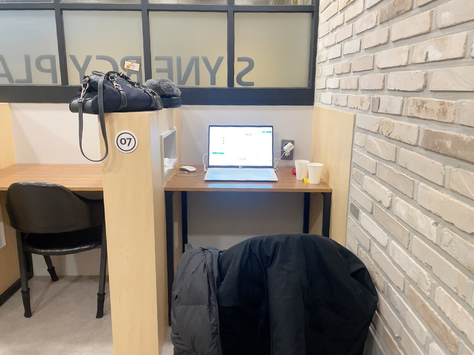 시너지플레이스-스터디카페-프리랜서-그램17-노트북-사용