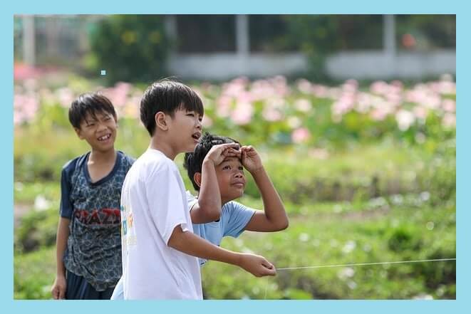 밖에서-노는-아이들