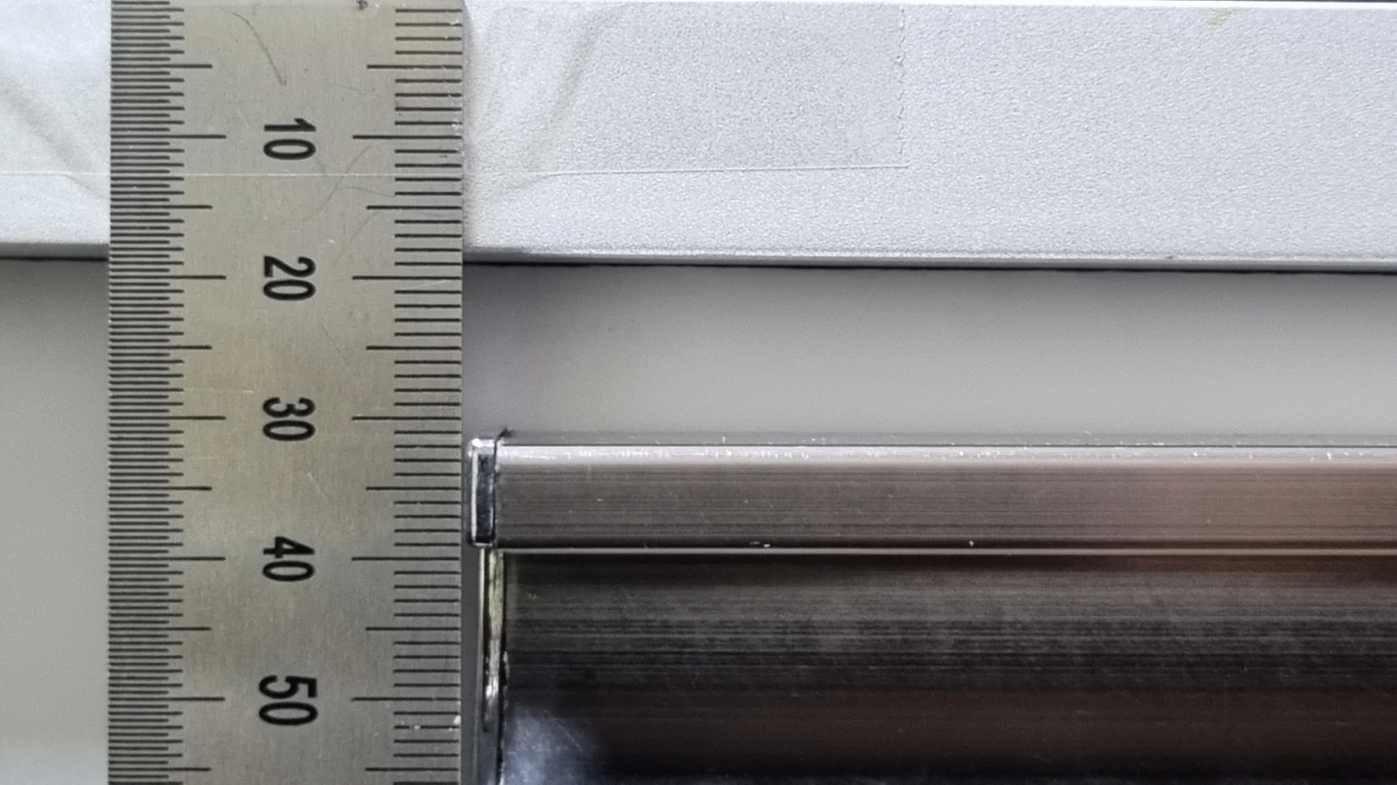 경첩 조절 모습