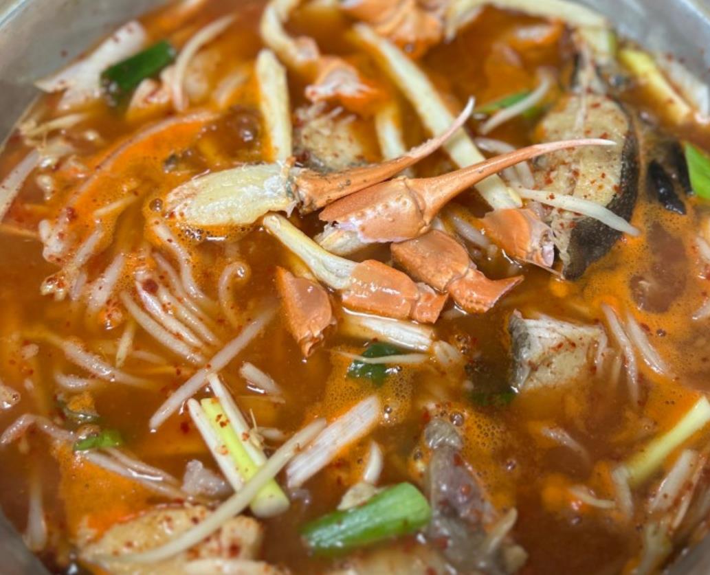 푸짐한 홍게가 들어간 생생정보 해순할머니의 모리국수