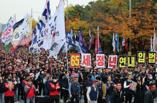 정년 1년 연장, 일자리 문제 5만명 은퇴 미뤄지지만, 청년 일자리도 그만큼 줄어