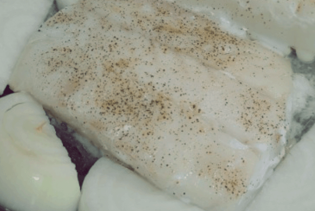 삶아서-후추를뿌린-대구살