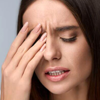 삼차신경통때문에-얼굴-통증을-호소하는-여자-사진