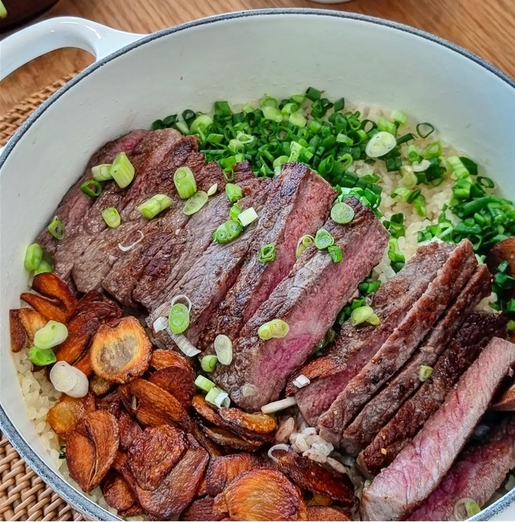 르크루제로-완성한-스테이크솥밥