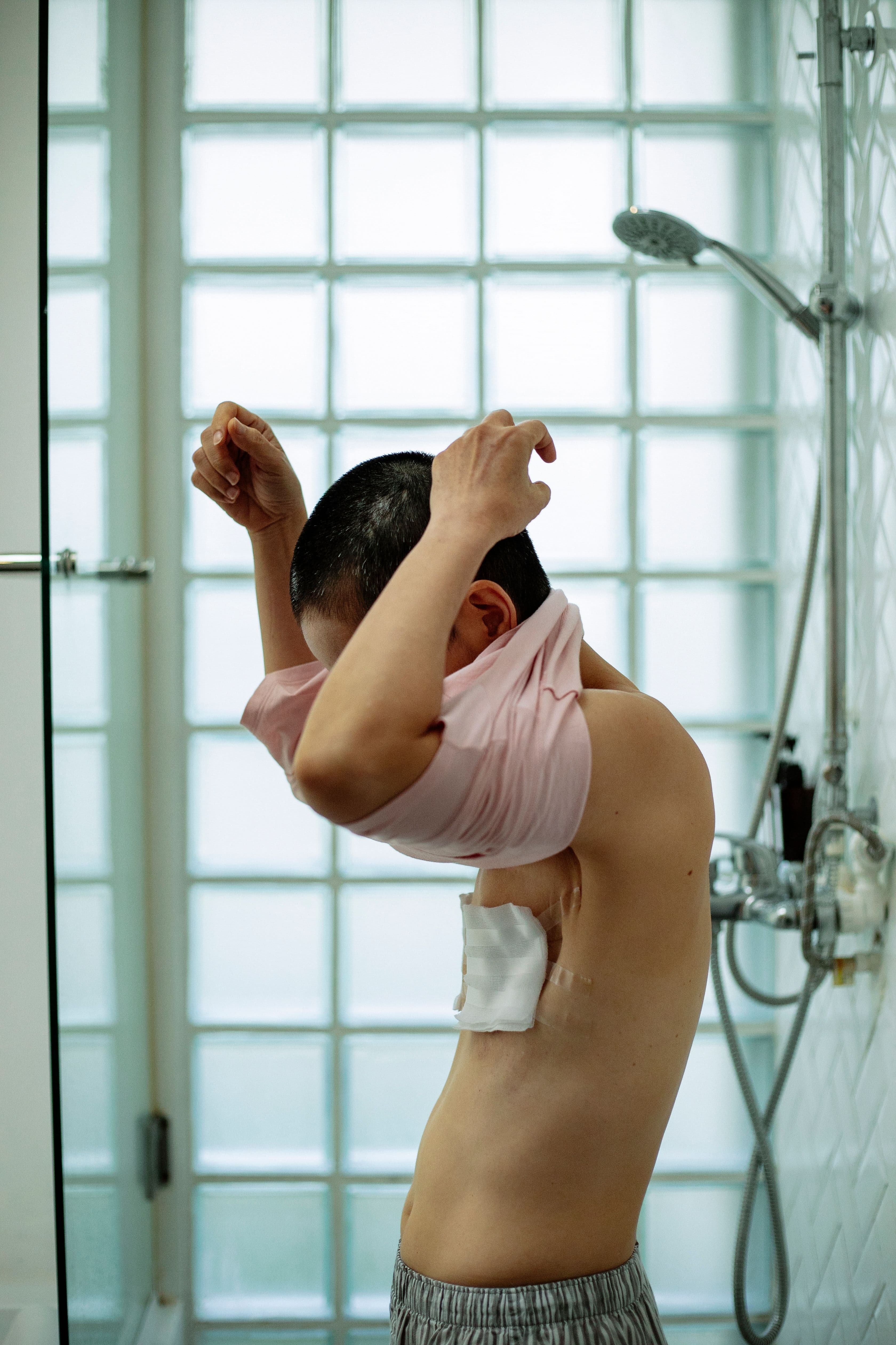 모기 물려 가려울 때 손으로 긁기보다 냉찜질이나 물로 씻음