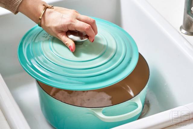 주물냄비 세척 수명,주물냄비 탄자국제거,주물냄비관리