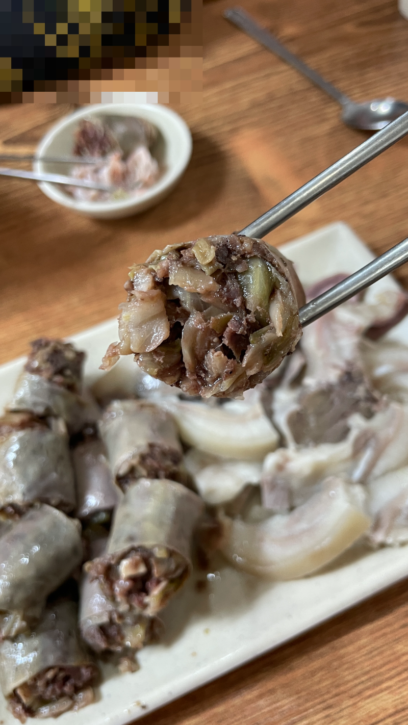 [ 중앙식당 모듬순대와 순대국 백암순대 모습 ]