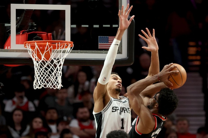 Scoot's-shot-denied-by-Wemby