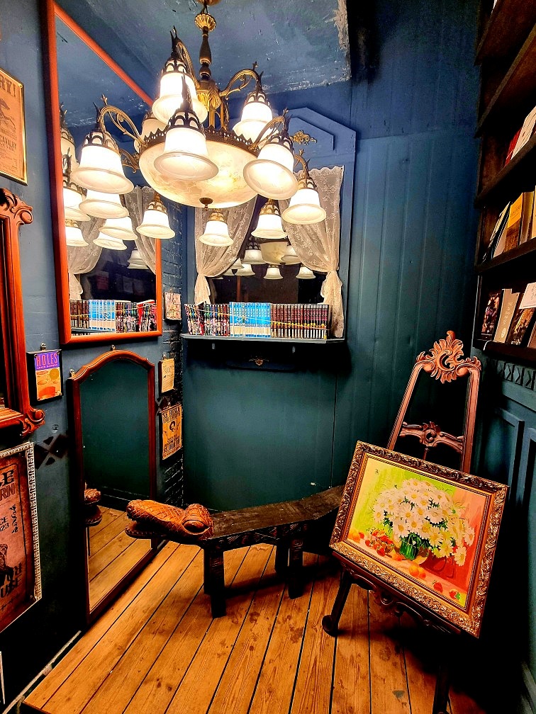 서울 북카페 맨홀커피 웨스턴 책방 &ndash; 영등포에서 즐기는 미국 서부 크리스마스 감성