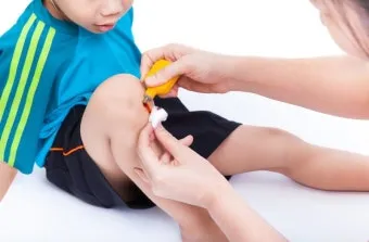 응급 소독 상비약 보관과 사용 기한 확인 정리법_6
