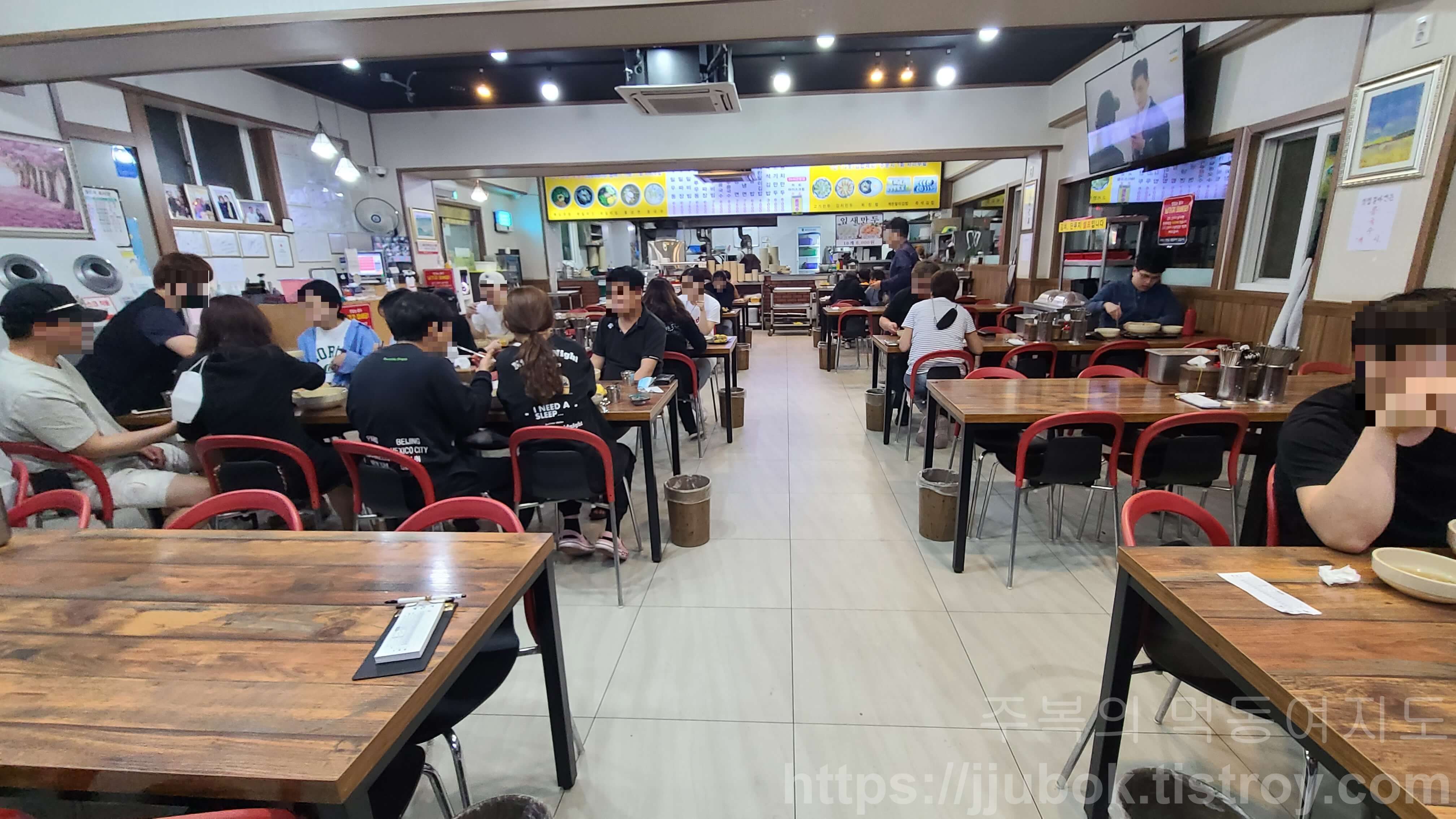 오목골-즉석메밀우동-내부-2