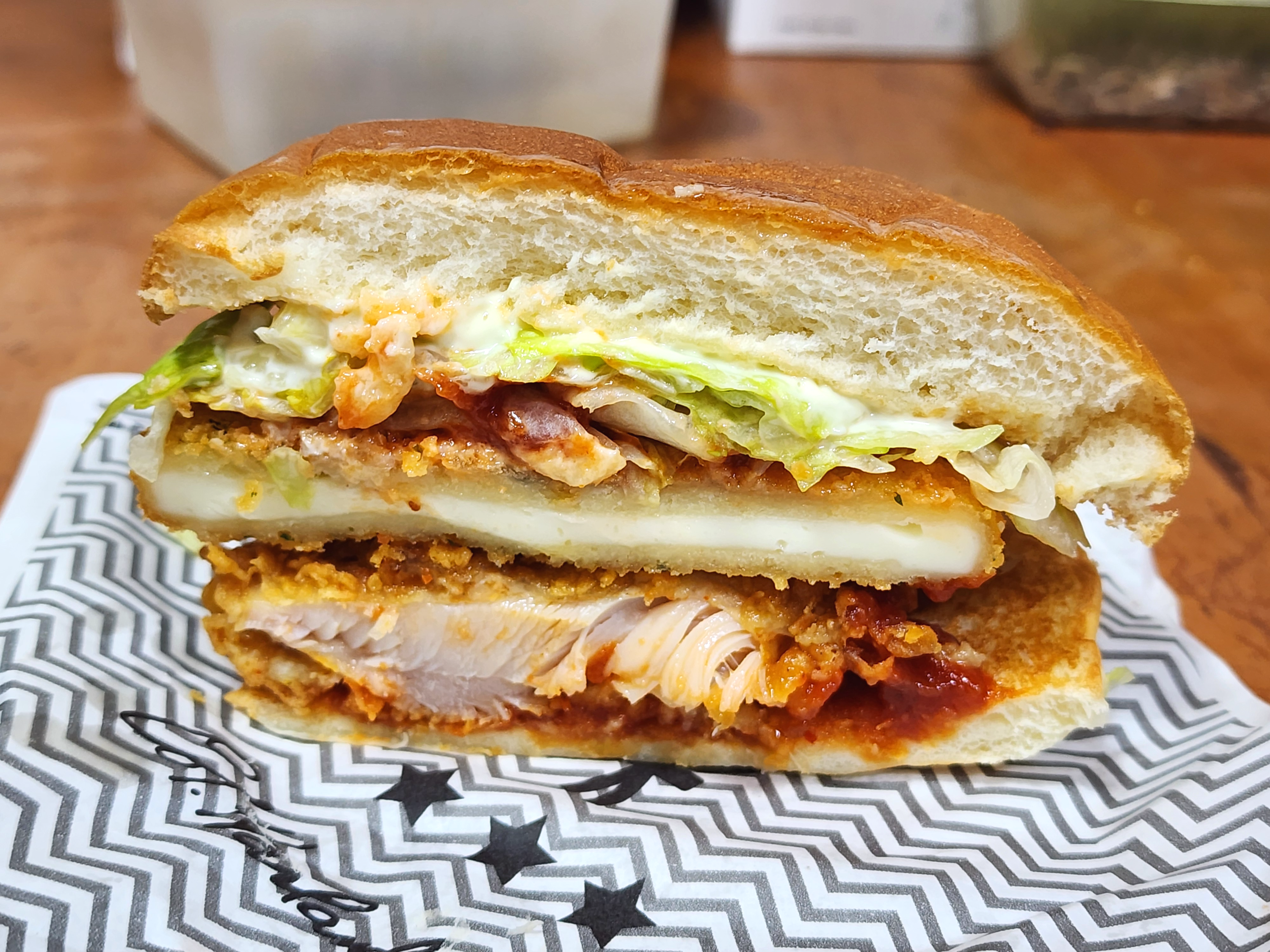 칠리모짜징거통다리버거