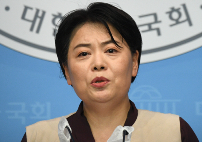 윤희숙 국회의원 사퇴 부친 땅투기 논란