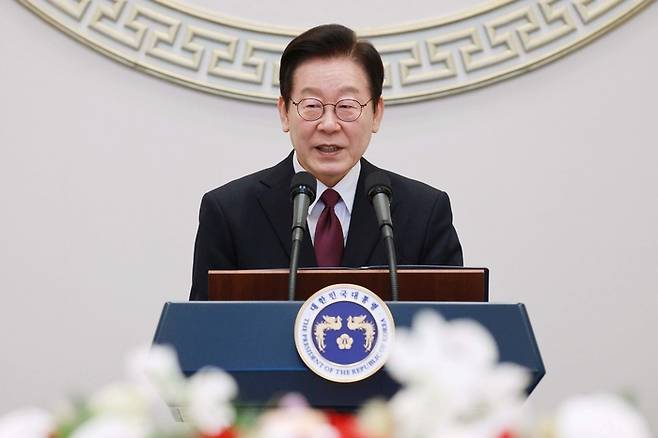 이 대통령, 청와대 출근 업무 공간 및 참모 배치 의미 전망