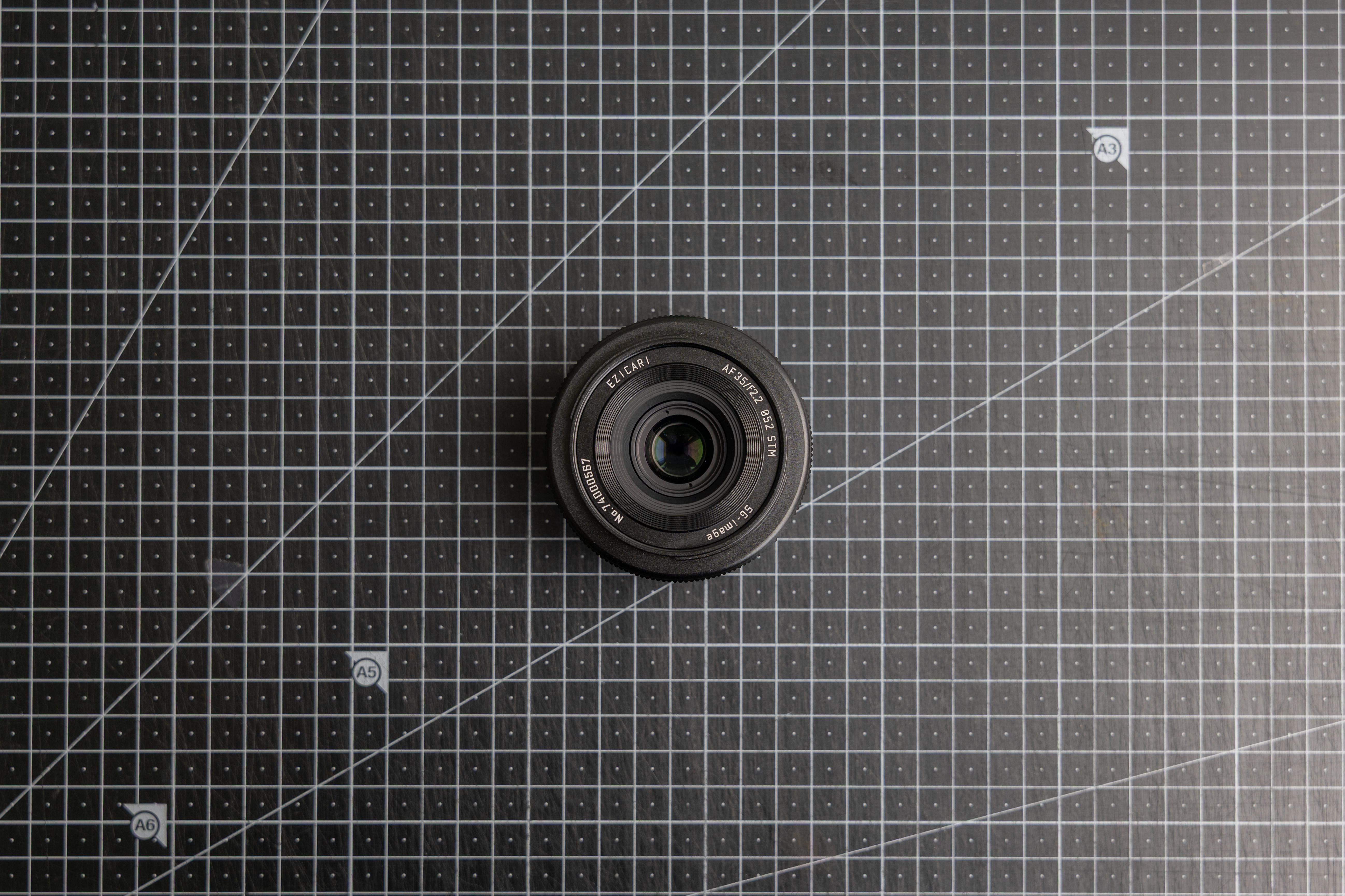 SG-image AF 35mm F2.2 L마운트 렌즈 상단