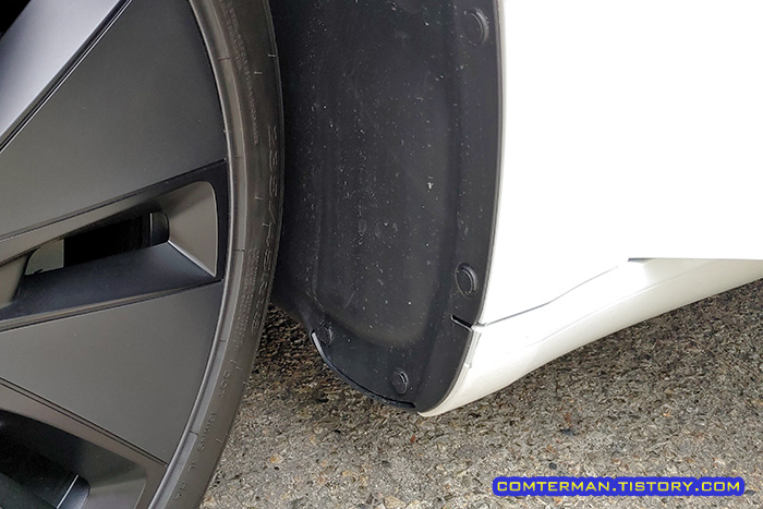 테슬라 모델3 하이랜드 운전석 휠하우스