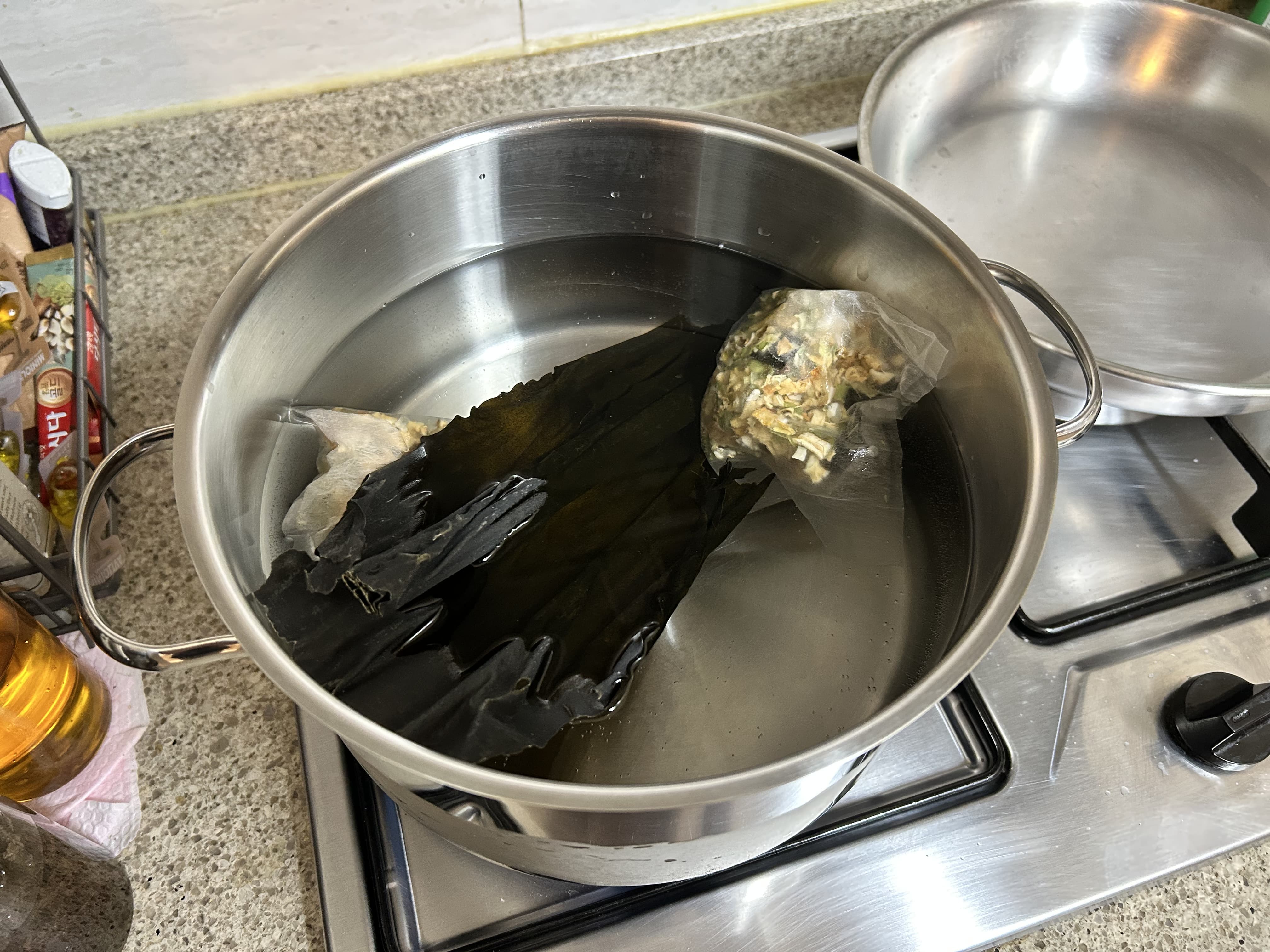 [chef&amp;#44; Daddy] 채수로 끓여 감칠맛 두 배! 스팸 카레 만드는 법 (돈까스 토핑까지)