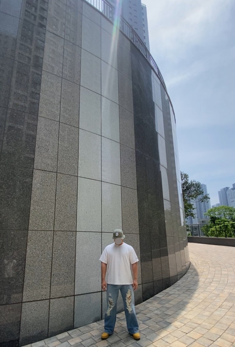 데일리룩(2024. 6. 9.)로얄라이프 데님 버킷햇 벙거지, 어커버 티셔츠 반팔, 무신사 무신사스탠다드 디스트로이드 와이드 데님팬츠 데미지진, 팀버랜드 6인치 워커 미디엄 옐로우