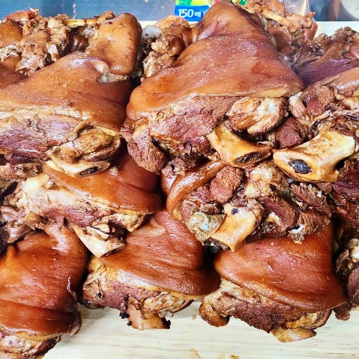 돈쭐내러왔습니다 갈현동 연신내 족발 보쌈 매콤 뼈구이 맛집