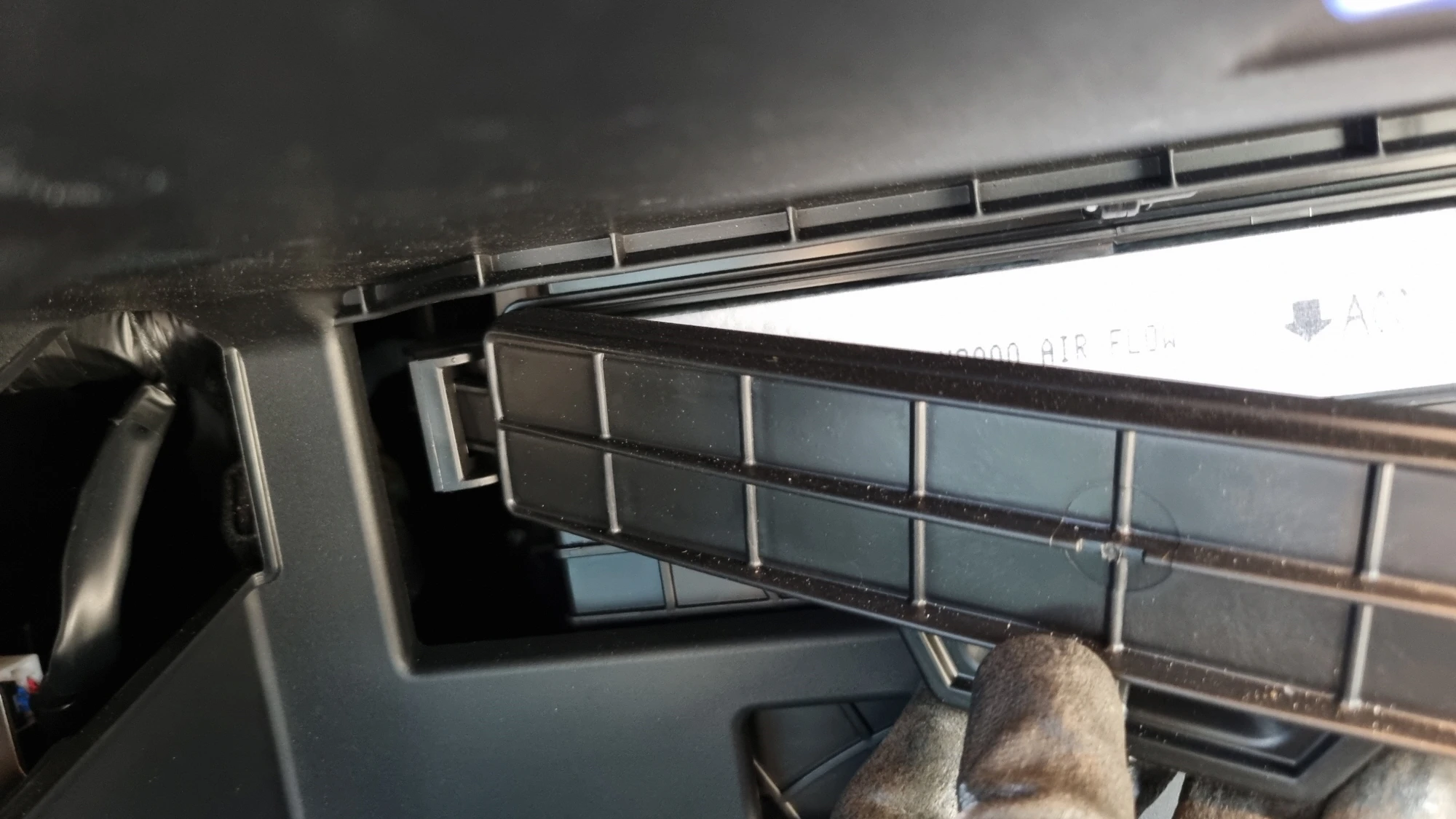 에어컨필터 덮게 빼는 방향