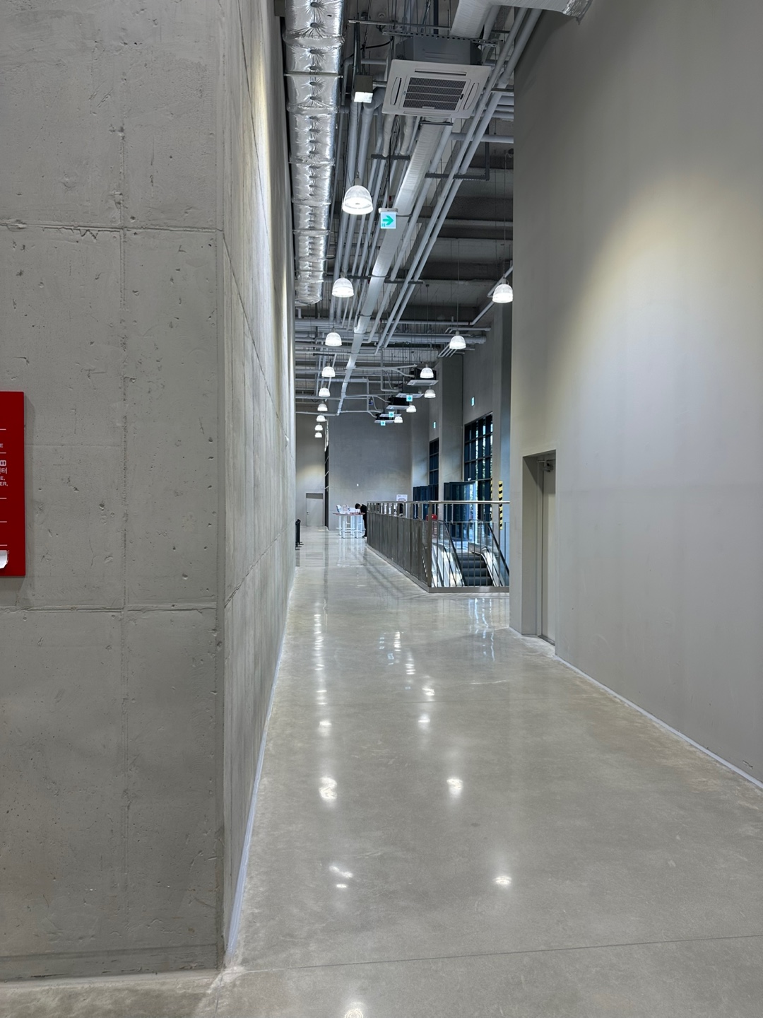 코스트코 평택점 회원가입처 및 쿠폰교환처 가는 복도