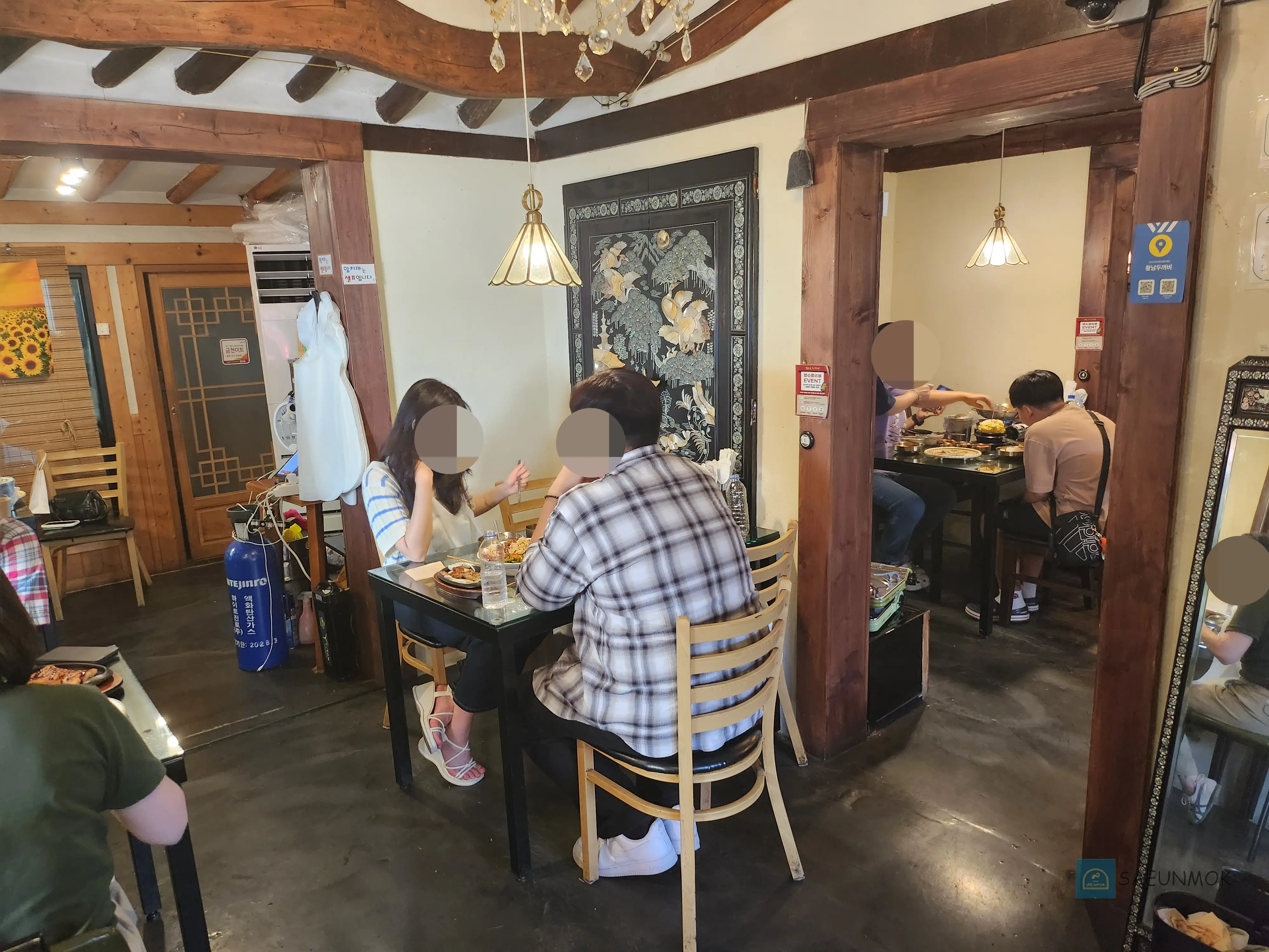 경주-황리단길-황남두꺼비-실내