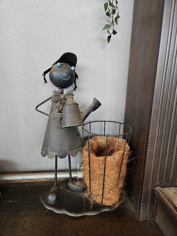 물뿌리는 소녀 소품