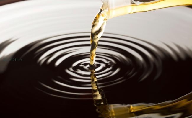 감식초-따르는-모습