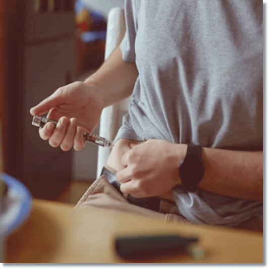 인슐닌 주사하는 당뇨병 환자